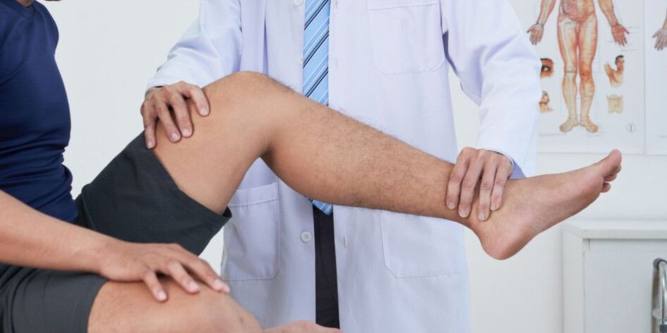 examen de genunchi de doctor